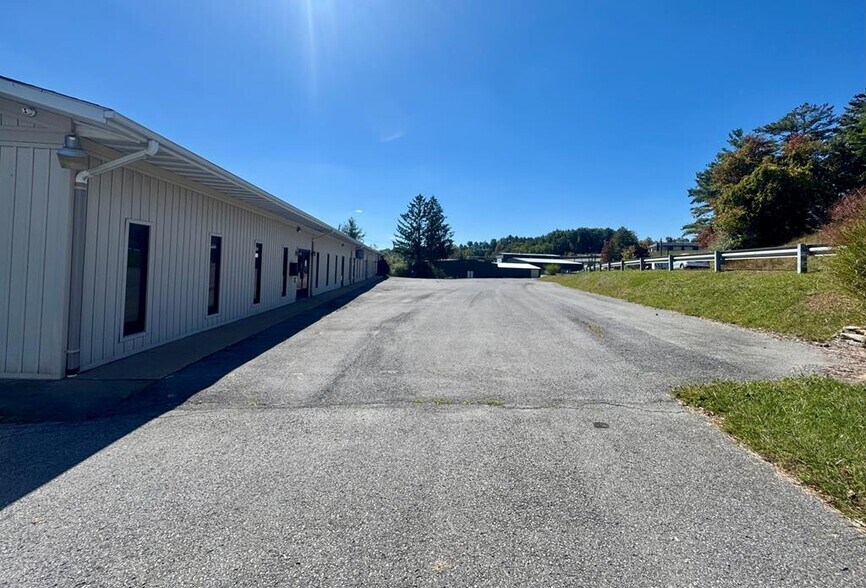 More Photos Of 313 Harper Park, Beckley Office For Lease