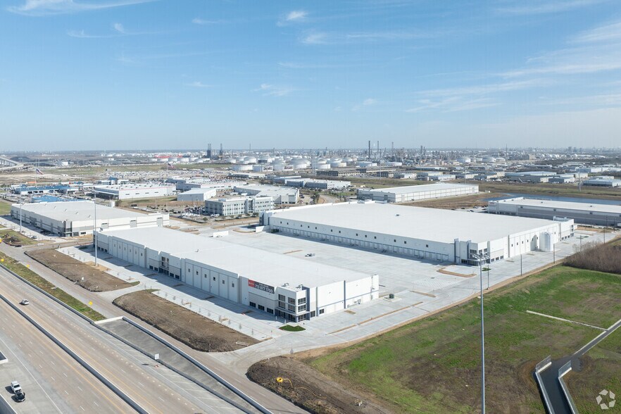 More Photos Of 3005 Highway 225, Pasadena Unknown For Lease