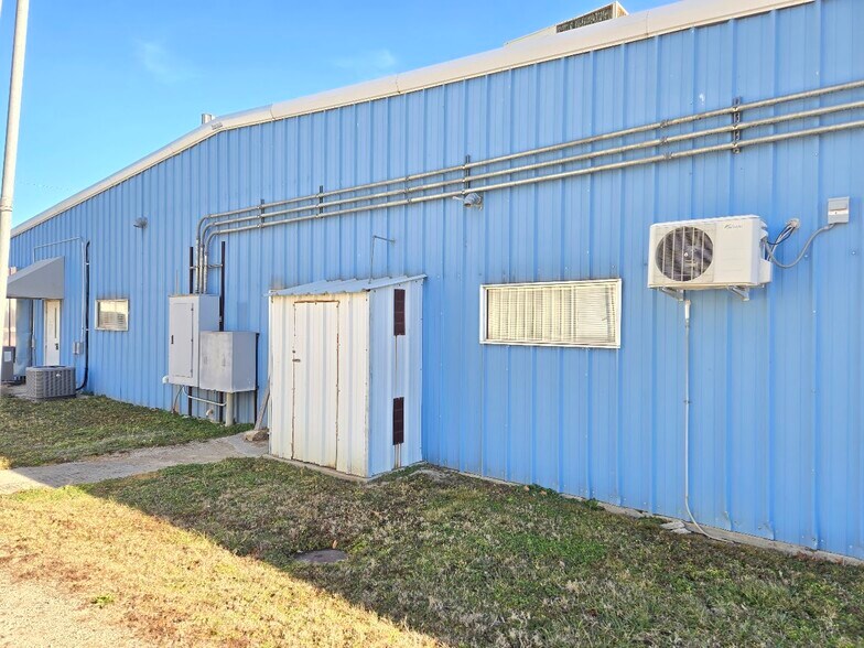 More Photos Of 111 E 5th St, Mound Valley Industrial For Sale