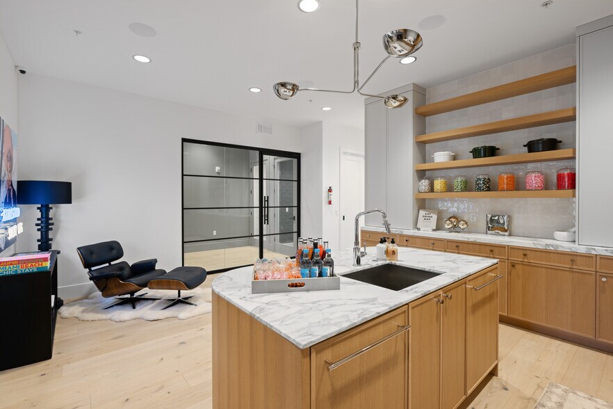 More Photos Of 4554 Forestdale Dr, Park City Light Manufacturing For Sale