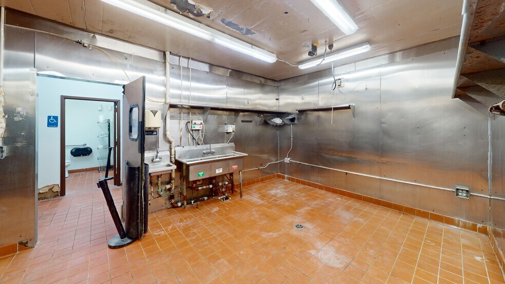 More Photos Of 2200 Arthur Kill Rd, Staten Island Distribution For Lease