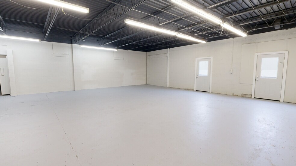 More Photos Of 801 S Henry St, Bay City Distribution For Sale