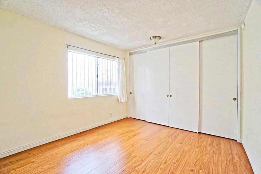 More Photos Of 933 New Depot St, Los Angeles Apartments For Sale