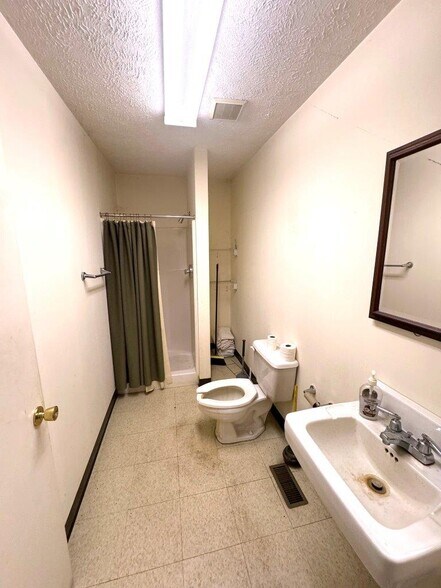 More Photos Of 2841 Old Franklin Tpke, Rocky Mount Auto Repair For Sale