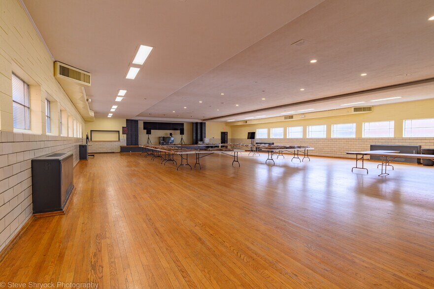 More Photos Of 411 S Main St, Hillsboro Specialty For Sale