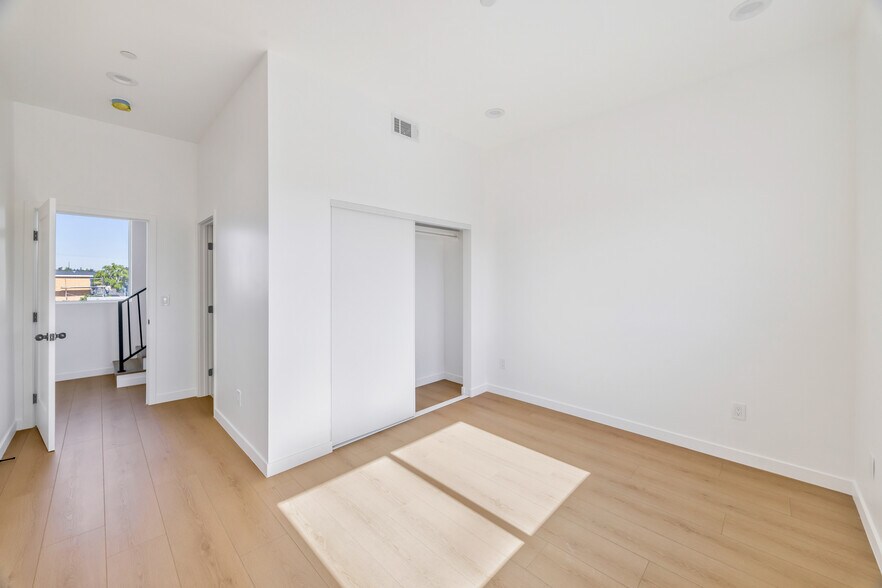 More Photos Of 10905 Dalerose Ave, Inglewood Multifamily For Sale