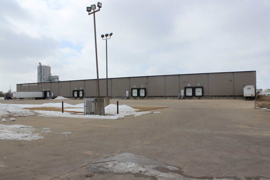 More Photos Of 715 East St, Grinnell Distribution For Lease