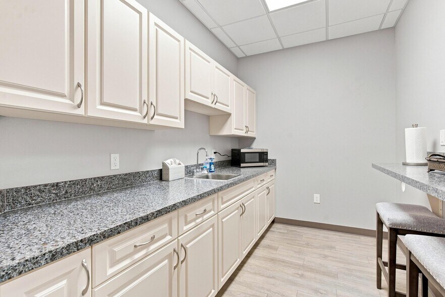More Photos Of 375 Fennell Blvd, Lady Lake Medical For Sale