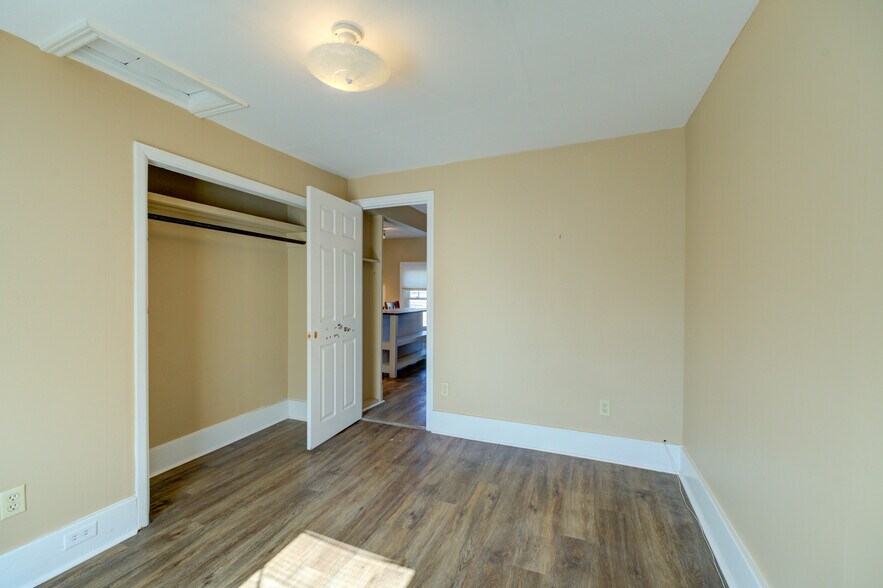 More Photos Of 60-62 Colborne St W, Brantford Storefront Retail Residential For Sale