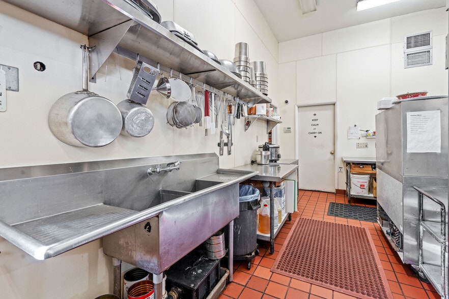 More Photos Of 116 W Ramsey St, Banning Restaurant For Sale