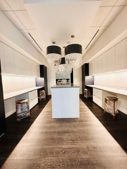 More Photos Of 2015 S Shepherd Dr, Houston Unknown For Lease