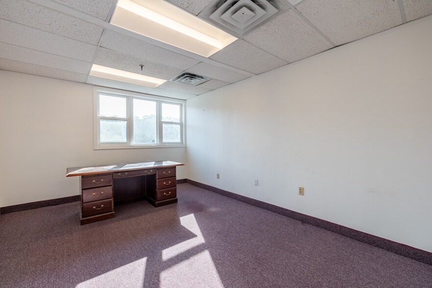 More Photos Of 1538 Turnpike St, North Andover Medical For Sale