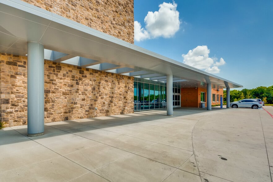 More Photos Of 7217 W Telecom Pky, Garland Medical For Lease
