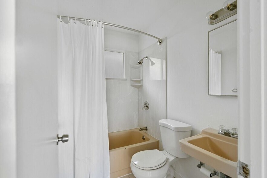 More Photos Of 1833 Clinton Ave, Alameda Apartments For Sale