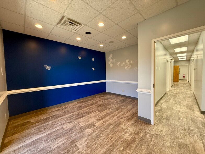 More Photos Of 2140 W Arlington Blvd, Greenville Medical For Lease