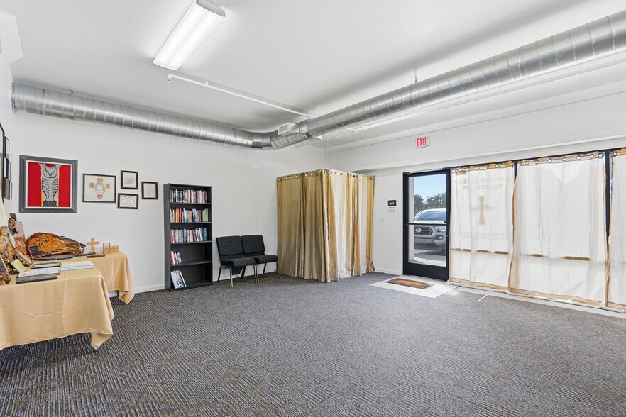 More Photos Of 203-205 W Central Ave, Lompoc Loft Creative Space For Sale