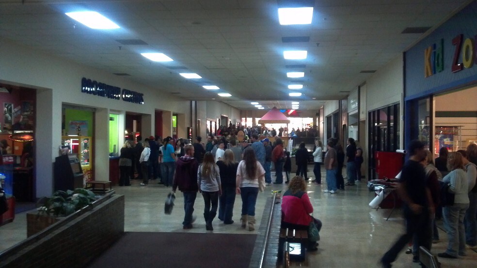 More Photos Of 1 Claypool Hill Mall, Cedar Bluff Unknown For Lease