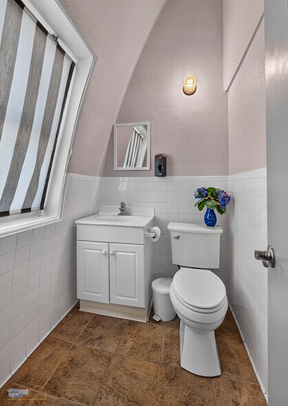 More Photos Of 2207-2209 9th St, Greeley Flex For Sale