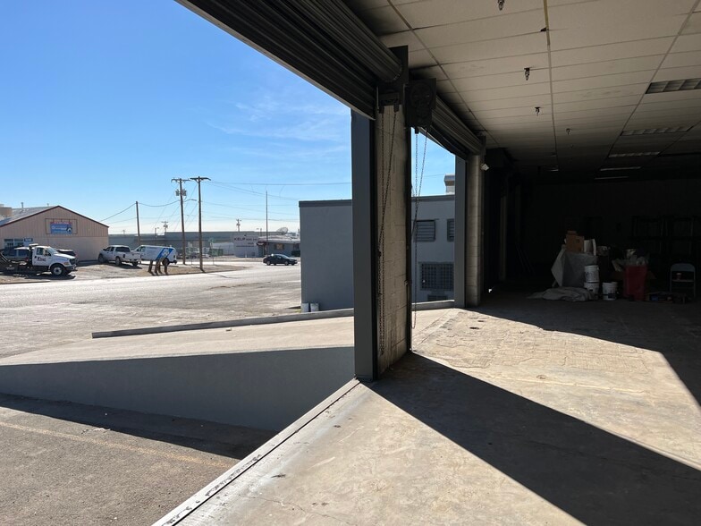 More Photos Of 1049-1051 Eastside Rd, El Paso Distribution For Lease