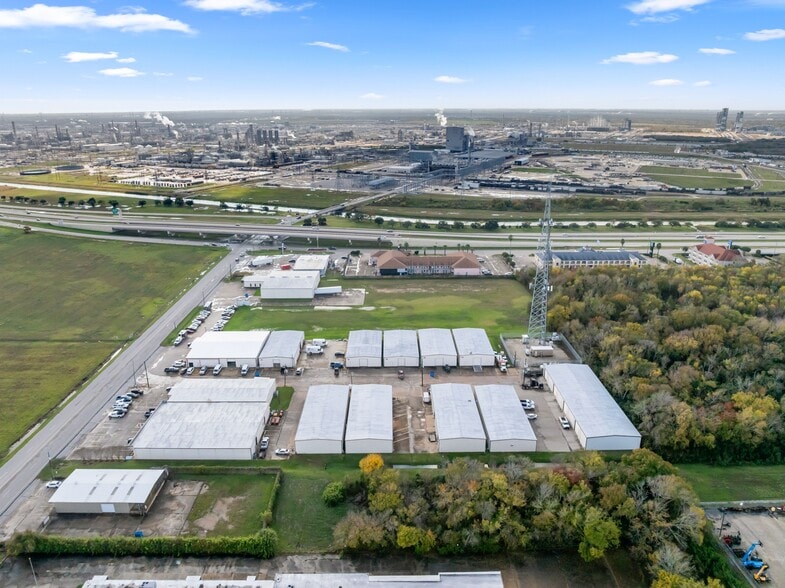 More Photos Of 734 S Main St, Clute Warehouse For Sale