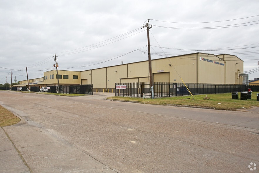 More Photos Of 1005 Mae Dr, Houston Warehouse For Sale