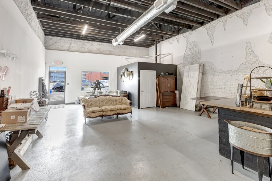 More Photos Of 713 N Garden St, Columbia Storefront Retail Office For Sale