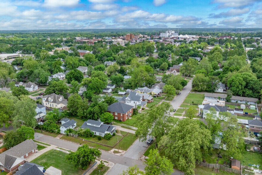 More Photos Of 661 N Park Ave, Shawnee Apartments For Sale