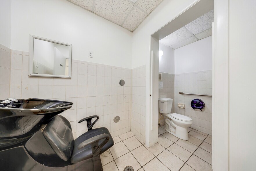 More Photos Of 700 E 1st Ave, Hialeah Medical For Lease