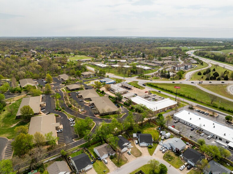 More Photos Of 1005 Beau Terre Dr, Bentonville Unknown For Lease