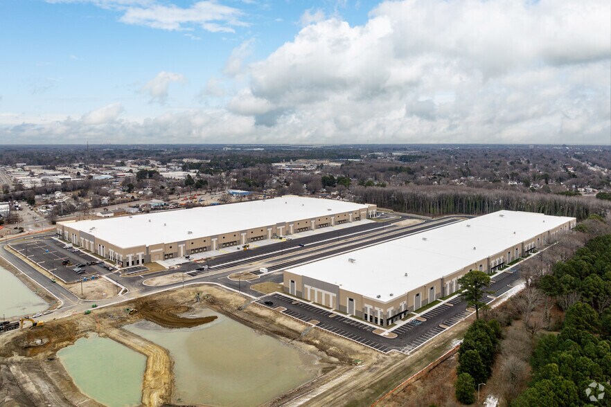 More Photos Of 30 Aberdeen Rd, Hampton Distribution For Lease