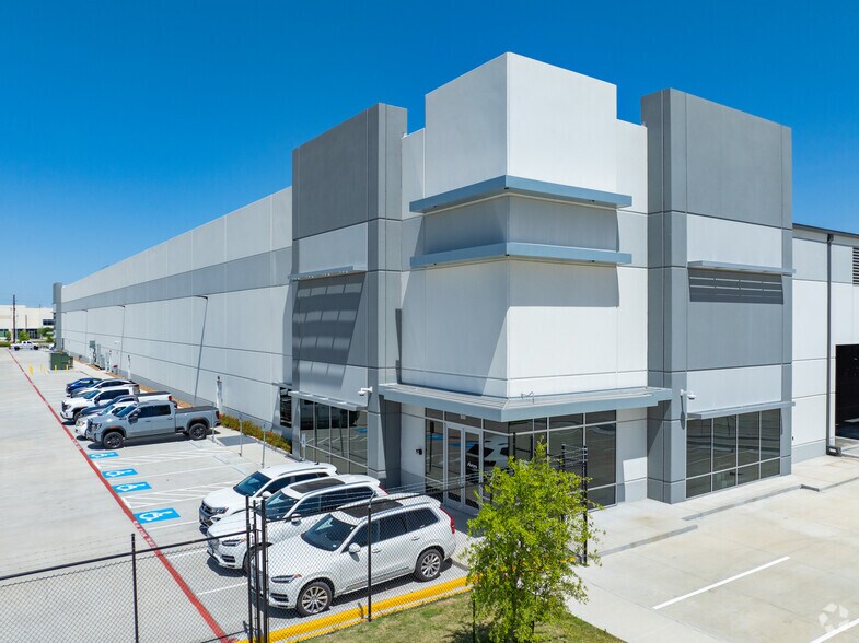 Primary Photo Of 255 Fallbrook Dr, Houston Distribution For Lease