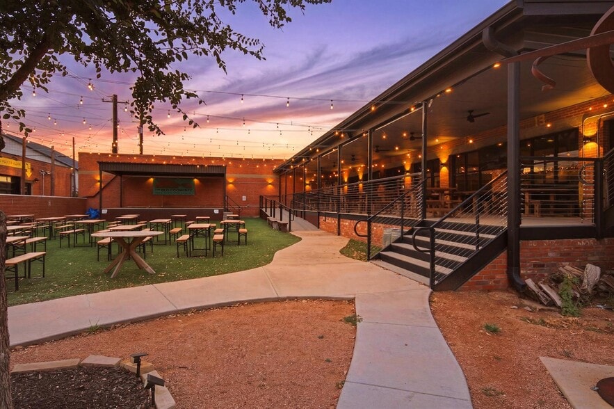 More Photos Of 806 S 2nd St, Abilene Light Distribution For Sale