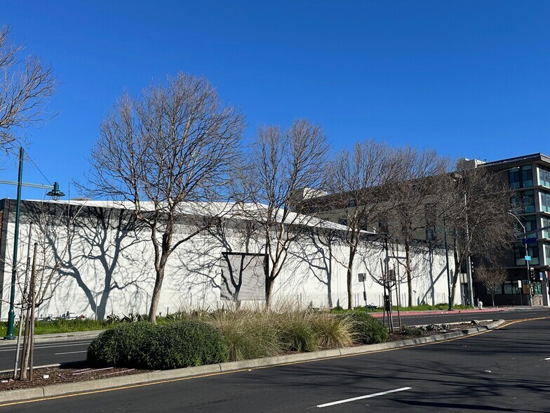 More Photos Of 4045 Horton St, Emeryville Warehouse For Lease