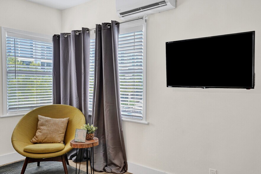 More Photos Of 3020-3024 Seville St, Fort Lauderdale Hotel For Sale