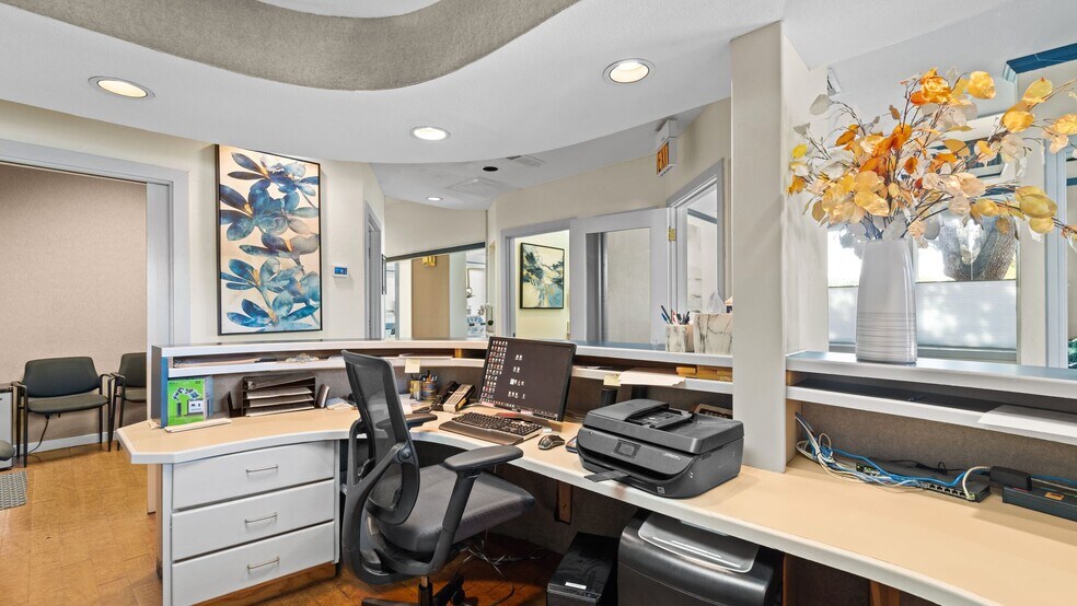 More Photos Of 189 Historic Town Sq, Lancaster Medical For Sale