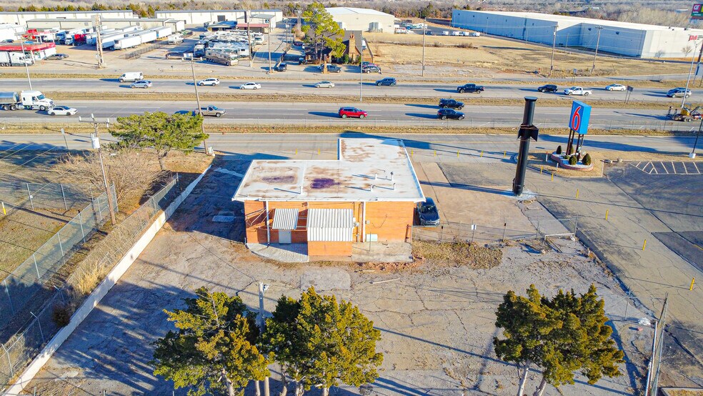 More Photos Of 12007 N I-35 Service Rd, Oklahoma City Service Station For Lease