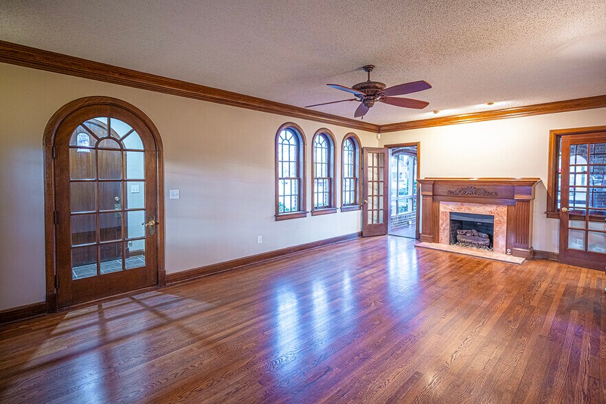 More Photos Of 2405 Broadway St, Lubbock Medical For Sale