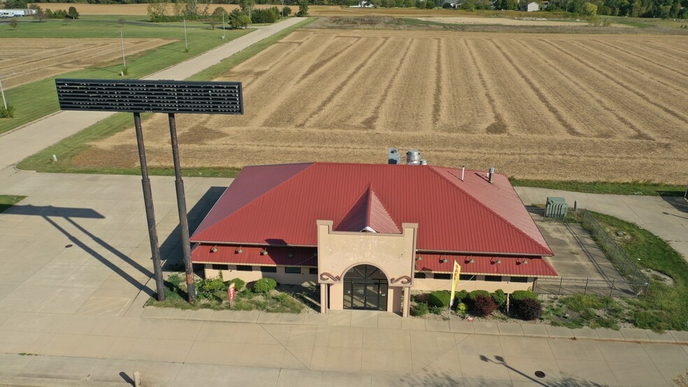 More Photos Of 210 N Lewis Ave, Oglesby Restaurant For Lease