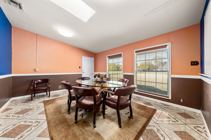 More Photos Of 3715 Bellmead Dr, Bellmead Office For Sale