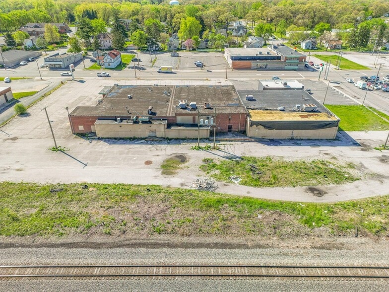More Photos Of 3232 Central Ave, Lake Station Supermarket For Lease