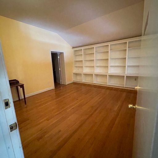 More Photos Of 40 W Piccadilly St, Winchester Freestanding For Sale