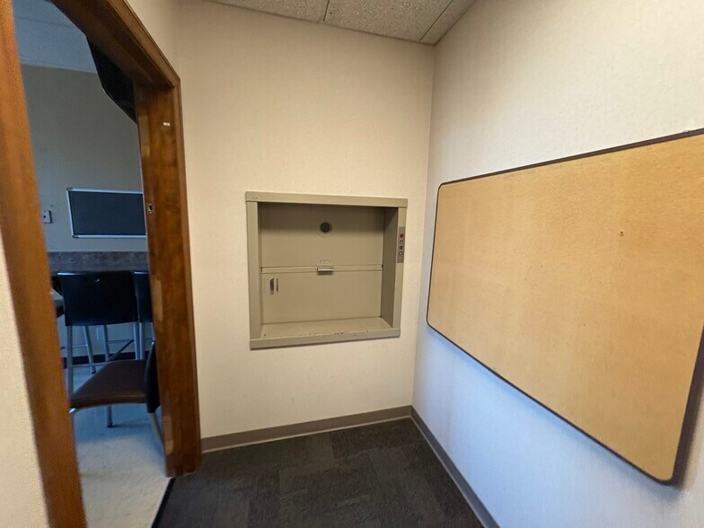 More Photos Of 3550 N Washington Blvd, Indianapolis Medical For Lease