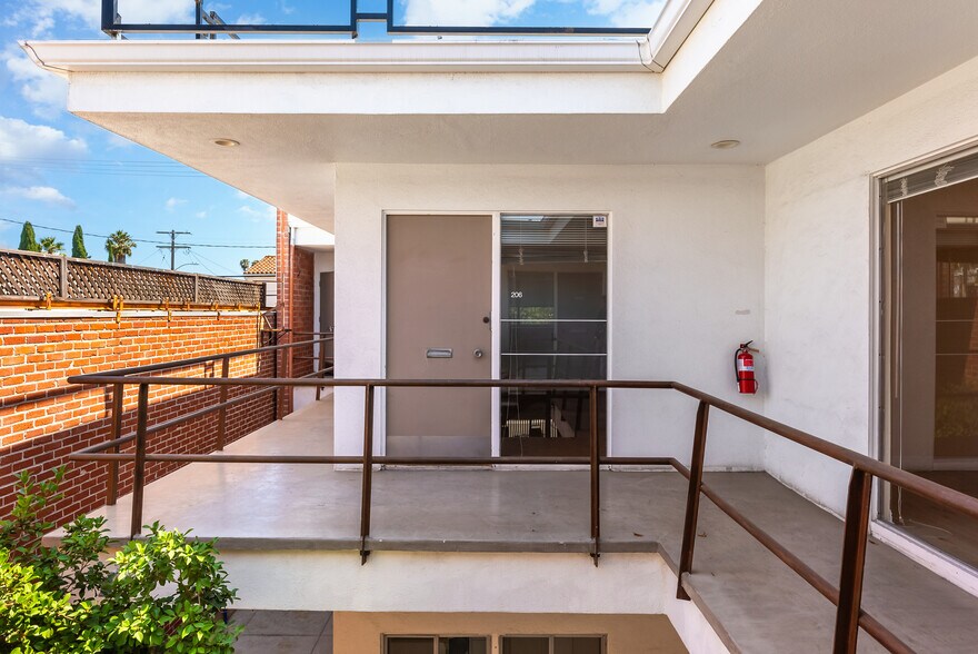 More Photos Of 9024 W Olympic Blvd, Beverly Hills Office For Lease