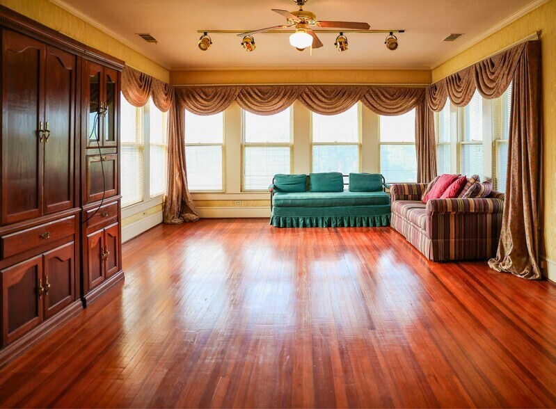 More Photos Of 802 S 37th St, Temple General Retail For Sale