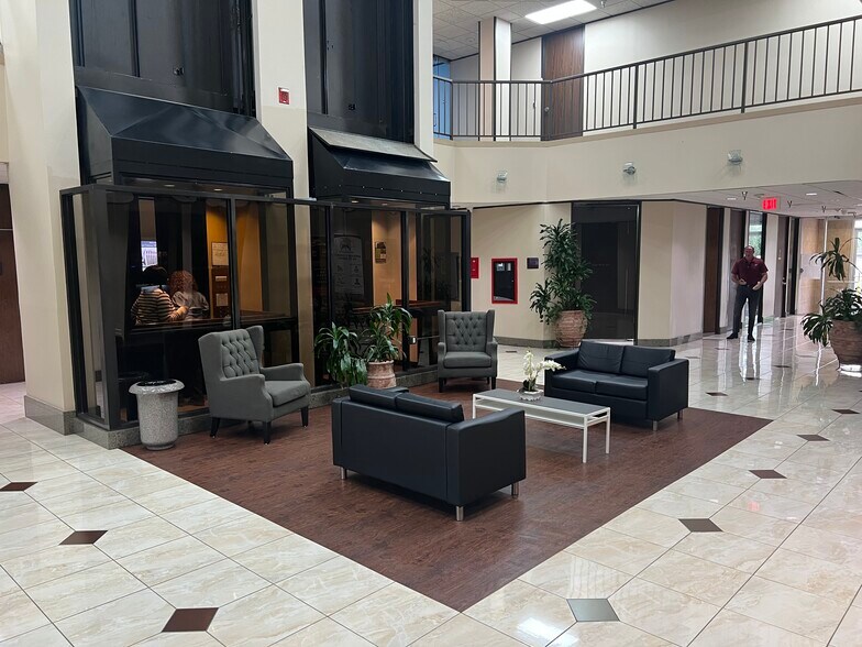 More Photos Of 11821 E I-10 Fwy, Houston Office For Lease