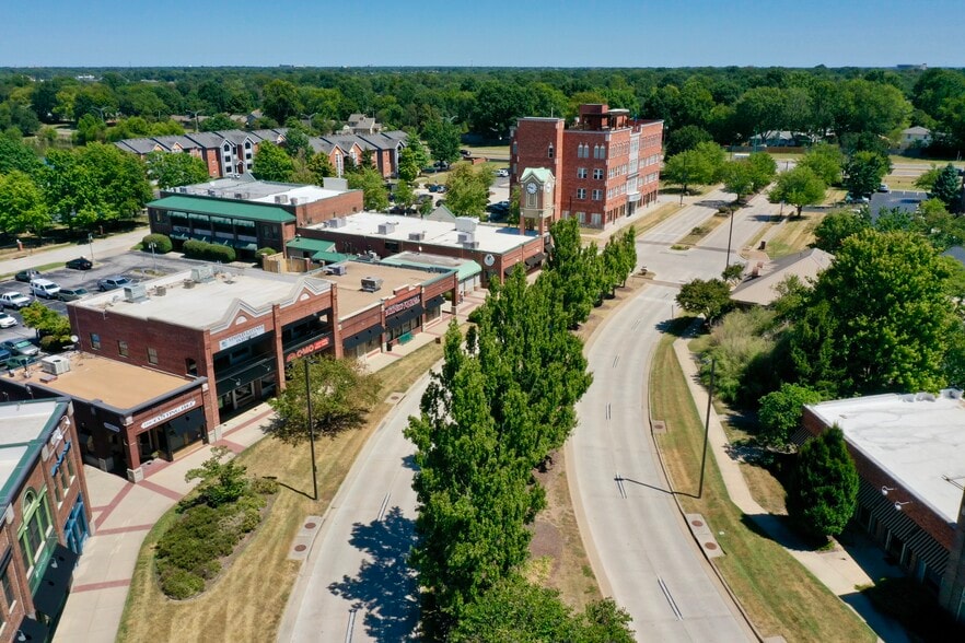 More Photos Of 2101 W Chesterfield Blvd, Springfield Office For Sale