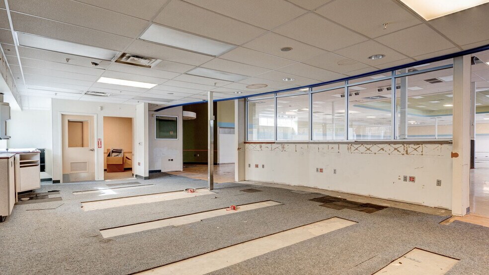 More Photos Of 85 Middletown Ave, North Haven Drugstore For Sale