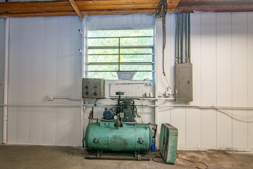 More Photos Of 716 High St, Brandenburg Freestanding For Sale