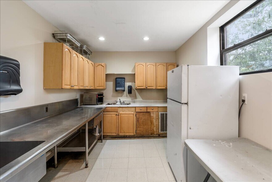 More Photos Of 338 Delawanna Ave, Clifton Daycare Center For Sale