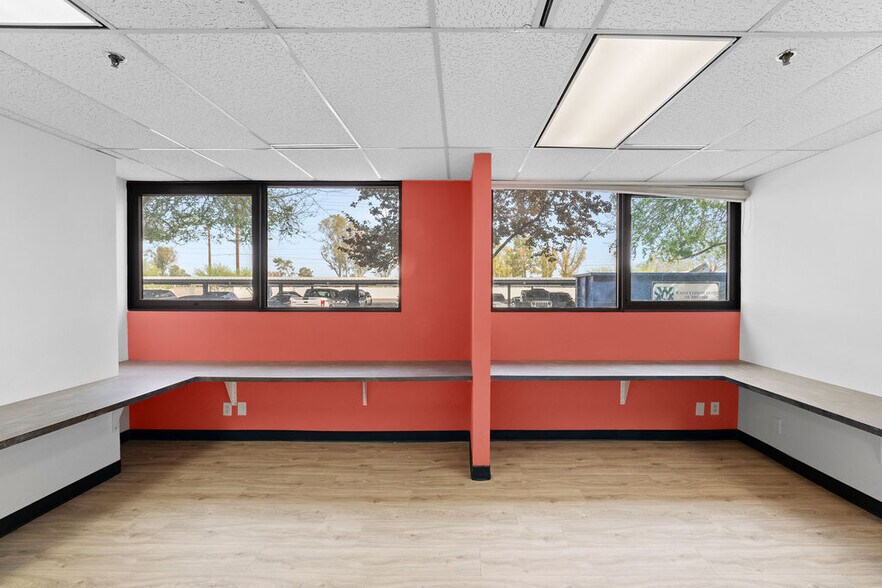 More Photos Of 560 W Brown Rd, Mesa Office For Lease